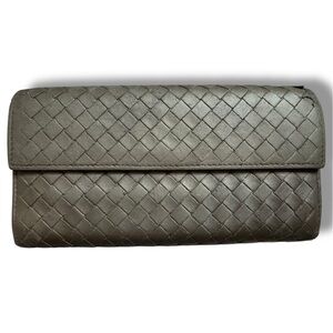 Elegant Gray Woven Clutch